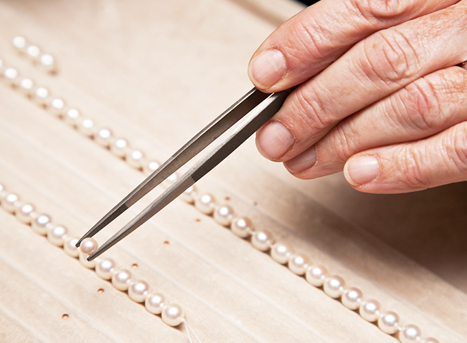 flexible customization for pearl necklace and earrings orders