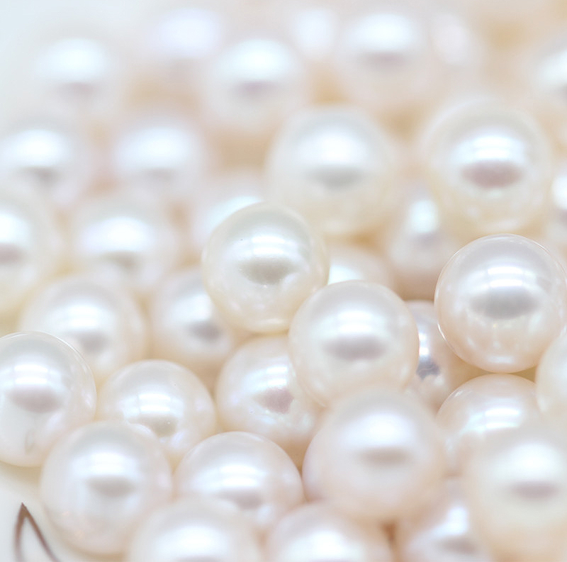 close up white freshwater pearls for Xueluo pearl solutions
