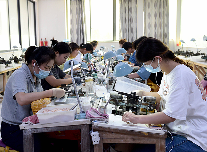 AI intelligent sorting for freshwater pearls quality control